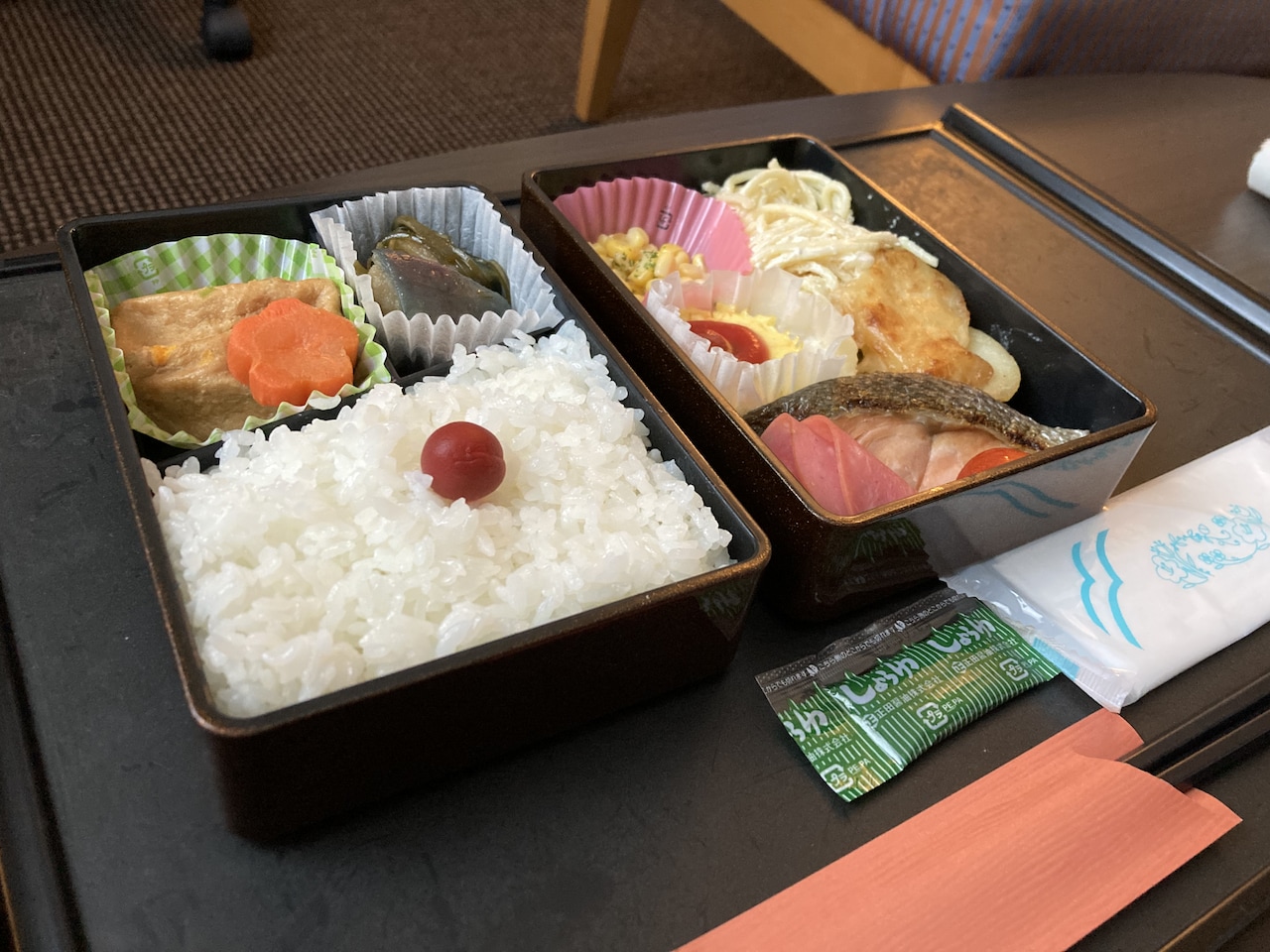 朝食はルームサービスでご提供しています